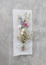 Load image into Gallery viewer, Dried Flowers Bouquet