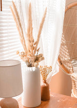 Load image into Gallery viewer, Pack of 6 - Smooth Natural Tan Pampas Grass - 25-29.5"