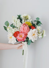 Load image into Gallery viewer, Artificial Lilac Flowers in Cream Blush
